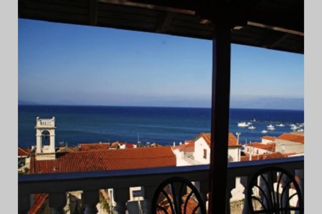 Ueber Den Daechern Von Koroni Exterior foto